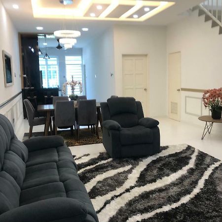 Nrl'S Cozy Guesthouse Кота-Бару Экстерьер фото