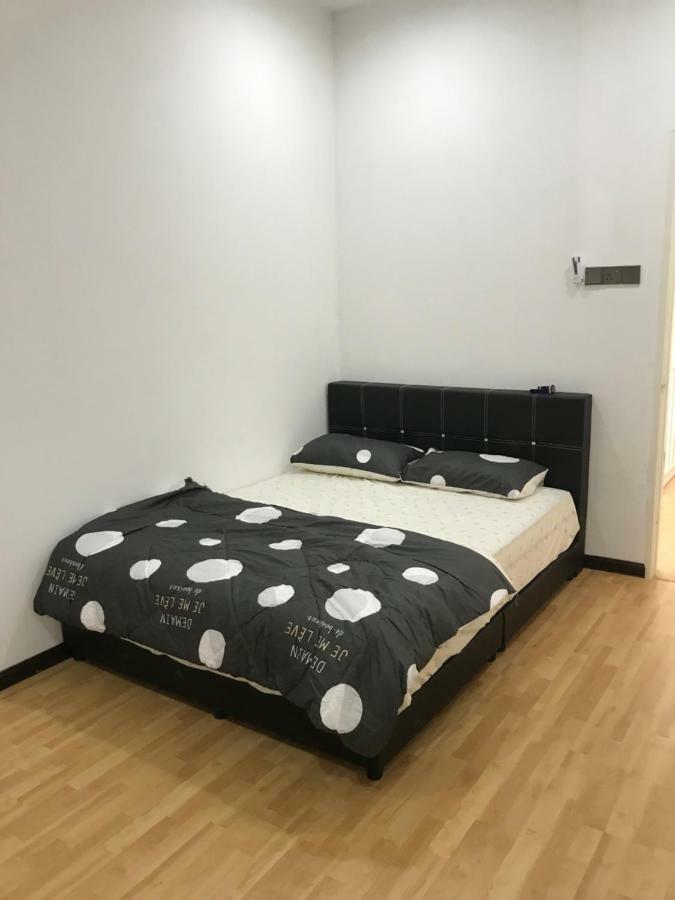Nrl'S Cozy Guesthouse Кота-Бару Экстерьер фото